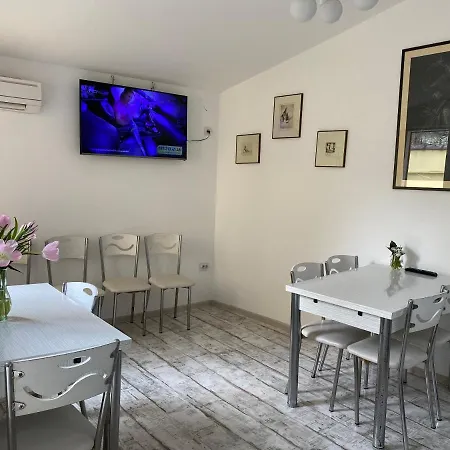 مبيت وإفطار ديو كافي 2* بوخارست