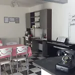 게스트하우스 Duo Caffe 부쿠레슈티